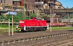 Am Morgen des 29.07.2024 rangiert 294 899-0 mit neuen Lack im Bahnhof Völklingen Saar.