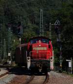 294 610-1 fhrt mit ihrem kurzen Gterzug durch Lambrecht(Pfalz) Richtung Kaiserslautern.