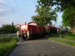 Am 04.06.2007 passiert einen Bahnbergang kurz vor der Einfahrweiche des Bahnhofes Hirschau. (Strecke Amberg-Schanittenbach).