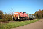 Herbst im Primstal: 294 776-0 mit dem Limbacher Coilzug auf dem Weg nach Dillingen. Abgelichtet am 23.10.2024 in Schmelz