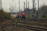 294 868-5 abgestellt am Samstag, 14.11.2009 am Stellwerk La im Gterbahnhof Ludwigshafen(Rh). Links noch zu sehen der Ablaufberg mit ehemaligen Bergmeisterbro. Im Hintergund ist noch eine 482 von SBB Cargo abgestellt.