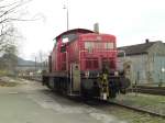 Die 294 606-9 abgestellt am Rande des Freilassinger Bahnhofes.
Aufgenommen am 29. November 2009.