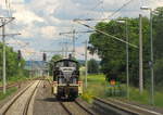Railsystems RP 295 076-4 als Tfzf Richtung Sangerhausen, am 14.06.2016 in Bretleben. Aus einer RB heraus fotografiert.