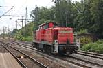 Als Lokzug aus dem Rangierbahnhof Maschen fuhr am Mittag des 19.07.2019 die 296 048-2 durch den Bahnhof von Hamburg Harburg in Richtung Hamburger Hafen.