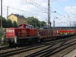 Railion 296 045-8 ,rangiert Gterwagen mit Teilen von Mhdreschern in Hagen Vorhalle.(14.08.2008)