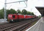 29.5.15 Stettiner Bahn, km 14.4 - Berlin-Buch.  298 334, 185 050 und 155 096 ziehen einen 8 Wagen-Zug Richtung Eberswalde. Heute (1.8.2017) vor 175 Jahren fuhren die ersten Regelzüge vom Stettiner Bahnhof bis Eberswalde. Wer sehen will, was vor 25 zu diesem Jubiläum stattfand:

http://www.gerdboehmer-berlinereisenbahnarchiv.de/Bildergalerien/19920801-ebw/19920801.html

Wer sehen will was 2017 auf die Beine gestellt wurde: Nichts.