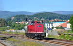 Wie neu erstrahlt die 298 135-5 im Sonnenlicht im Bahnhof Wernigerode.