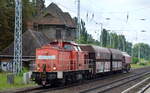 DB Cargo AG (D) mit  298 313-8  [NVR-Nummer: 98 80 3298 313-8 D-DB] und einigen Güterwagen am 18.08.21 Berlin Buch.
