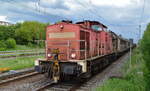 DB Cargo AG (D) mit  298 307-0  [NVR-Nummer: 98 80 3298 307-0 D-DB] und einigen Güterwagen am 25.05.22 Durchfahrt Bf. Berlin Hohenschönhausen .