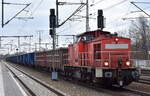 DB Cargo AG (D) mit  298 329-4  [NVR-Nummer: 98 80 3298 329-4 D-DB] und mehreren offenen Drehgestell-Güterwagen Richtung Rbf.