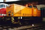Aufbereitung einer Lok. Hier zusehen 106 897-2 am ...10.06 in Chemnitz-Hilbersdorf beim schsischen Eisenbahnmuseum. Foto ist eingescannt!