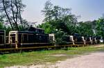 Zahlreiche Rangierloks der Baureihe 260 (DB) wurden am 27.05.1985 vor dem Bw Nürnberg  gelagert : Die ersten beiden Loks in der Reihe tragen die Nummern 260 148-2 und 260 231-6.