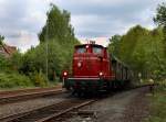 Die V 60 114 mit einem Sonderzug am 22.05.2010 bei der Einfahrt in Neuenmarkt-Wirsberg.