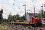 WFL Lok 19 (345 289) am 3.8.13 mit einem Bauzug in Dsseldorf-Rath.