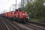Einen Container Zug zum Hafen zog die 261 030-1 durch Hamburg - Harburg am 22.04.12