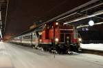 362 853 setzt den IC-Park am Abend des 02.02.2010 nach Gleis 2 des Hbf Stralsund