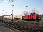 Nach bergabe von neuen Pkw an das Autohaus Heil wartet 362 856-7 am 21.03.2006 im Bahnhof Leipzig-Knauthain (KBS 550: Leipzig - Zeitz - Gera) mit den entladenen Wagen auf die Rckfahrt zum Rbf