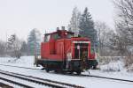 362 400 wurde am 14.02.2013 als T 77032 von Mnchen nach Mhldorf berfhrt. In Hrlkofen stand ein planmiger Kreuzungshalt an; Gelegenheit, um zwei Bilder von der Lok anzufertigen.