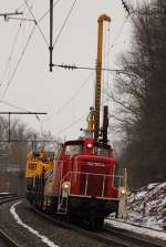 362 787-4 RP Railsystems mit einem Delmag G42 Raupenrammgert bei der Arbeit in Michelau am 28.02.2013.