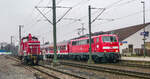 Blick nach Osten auf den Bahnhof Crailsheim am 5.4.13: 363 122 rangierte auf Gleis 23 und 111 047 machte mit dem RE nach Stuttgart eine kurze Pause auf Gleis 21 (interne Bezeichnung) bzw.