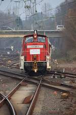 BR 363 826 pendelte mit 212 376 und dem Sonderzug bei der Streckenreaktivierung zwischen Wuppertal Oberbarmen und Wuppertal Beyenburg, aufgenommen am 09.02.2025 In Wuppertal Oberbarmen.

Lieber Admin, bitte genau lesen. Foto entstand (wie schon erwähnt) in Wuppertal Oberbarmen, mit dem Objektiv Tamaron 28 bis 400 und das vom Bahnsteig, also öffentlich.