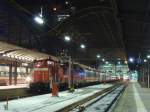 363 707-1 wird in Krze 120 103-7 samt Ersatzzug IC 2818 Basel SBB - Frankfurt(Main)Hbf aus dem Frankfurter Hbf ziehen. 07.01.10