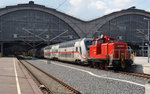 Mit dem IC 2035 am Haken verlässt 363 685 am 09.04.16 die Bahnhofshalle des Leipziger Hbf. Mittlerweile wird der gesamte Rangierverkehr in Leipzig von RP Railsystems abgewickelt.