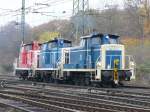 Auch dieser schne Lokzug lief heute durch Kln-Gremberg : vorne die 365 131-2 der RSE, dann die blaue 364 762-5 mit DB-Logo und die rote 365 109-8, von der das Logo entfernt wurde. Aufgenommen am 11/11/2009.