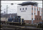 DB Diesellok 365719 rangiert am 18.2.2001 in Höhe des Stellwerks Aachen HBF.