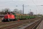 365 733-5 der RSE beim recht unterhaltsamen Unterfangen den Holzzug der PRESS in Bonn Oberkassel zusammen zu fgen..... , aufgenommen am 20.04.2013  