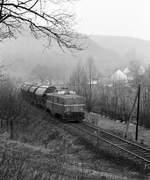 V 31 (ex DB 280 010) am 3.4.1981 bei Schenksolz, Strecke Bad Hersfeld - Schenklengsfeld.
