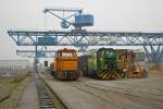 Zwei Loks der Stadtwerke Essen rangiern im Hafen.