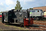 100 211 (BR 310 | Köf II) des Sächsischen Eisenbahnmuseum Chemnitz-Hilbersdorf e.V. (SEM) steht anlässlich des 28. Heizhausfests im SEM.
Dahinter ist noch 218 468-7 der Regio Infra Service Sachsen GmbH (RISS) zu sehen.
[25.8.2019 | 15:42 Uhr]