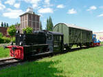 100 196 der MEBF, aufgenommen am 13.05.2009 im Hafen Magdeburg. Vor ihrer Ausmusterung 1993 wurde die Kleinlok noch in die DB-Nummer 310 196 umgezeichnet.