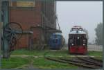 Am nebligen Morgen des 12.09.2015 warten 100 196-5 und eine V 15 der Magdeburger Eisenbahnfreunde im Handelshafen auf die ersten Besucher des Eisenbahnfestes.