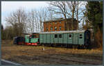 Zum Eisenbahnmuseum Loburg der Dampfzug-Betriebs-Gemeinschaft gehören auch die V21.04, eine MV 6a der Zuckerfabrik Sehnde, sowie eine LKM N4, die zuletzt auf dem Truppenübungsplatz in Altengrabow im Einsatz war. Bei dem Wagen handelt es sich um einen Energieversorgungswagen eines Standardhilfszugs der DR. (09.02.2025)