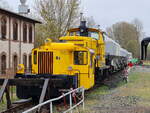 Am 14.04.2022 stand die Lok 323 598-3 (98 80 3323 598-3) D-TFE auf einem Abstellgleis des RLC Wustermark/Elstal.