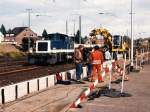 332 127-0 mit einem Bauzug (Erhhing des Bahnsteiges) auf Bahnhof Grevenbroich am 25-10-1994. Bild und scan: Date Jan de Vries.