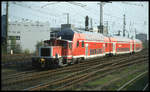 335085 zieht hier am 23.4.2001 eine Dosto Garnitur vom Abstellbereich zum HBF Münster in Westfalen.