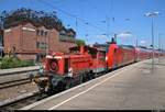 Nachschuss auf 335 131-9 (Köf III), die mit 146 110-2  Baden-Württemberg erfahren  und einigen Doppelstockwagen von DB Regio Baden-Württemberg im Bahnhof Offenburg rangiert.
[13.7.2018 | 12:44 Uhr]