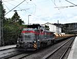 DIESELLOK VOSSLOH 9280 DER KAF IM BAHNHOF KIRCHEN/SIEG
Die Vossloh 9280 der Bahnbaufirma KAF-FALKENHAHN mit Schotterzugwagen bei
Durchquerung Bahnhof Kirchen/Sieg,7.10.2020...