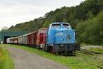 Blick auf die Henschel 602 010 und die Lok 20 in Raeren. Die 602 010 wurde 1957  unter der Fabriknummer 29197 erbaut und an Mannesmann in Remscheid ausgeliefert. Im Mai 2000 wurde sie an PACTON Eisenbahnservice + Spezialtransporte Kay Winkler verkauft. 2005 wurde die Lok nach Schwelm überführt. 2010 wurde die Lok an einem privaten Verkäufer verkauft. Seit 2012 gehört die Lok den Eisenbahnfreunden Grenzland und wurde über Jahre hinweg restauriert.

Raeren 19.08.2023