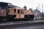 Noch im Dienste der DR: die 1935 als Kö 4639 an die DRB gelieferte Dieselkleinlok, bei der DR 1970 in 100 011 umgenummert, am 08.04.1991 im Schmalspurbahnhof Nordhausen Nord.