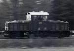 Die v29 des DeutschenEisenbahnVerein rast mit sagenhaften 20km/h durch die Felder bei Asendorf.
Belichtung 6tel sec. Blende 16 100ASA S/WFilm.15.12.02
