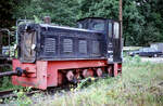 Ursprünglich als Rangierlok für einen VEB eingesetzt, wurde die 1972 von der DR 1972 gekaufte 199 007 zuletzt auf der Schmalspurstecke Thum-Willischthal eingesetzt, aufgenommenam17.09.1991im Bf. Willischthal.