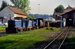 Abgestellte Dieselloks (?) einer Museumsbahn (?), 06.04.1985