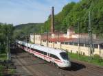 605 007 erreicht am 16. Mai 2013 zur Fahrt nach Probstzella den Bahnhof Kronach.
