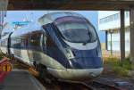 
ICE-TD verlässt in Schrittgeschwindigkeit die Scandlines Fähre „Deutschland“ und fährt an den Bahnsteig in Puttgarden. - 20.06.2014 	