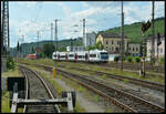 Der RegioBahn VT 104 (95 80 0 609 104-4 D-Regio) macht am heißen 02.08.2024 auf einer Überführungsfahrt Pause in Würzburg Hbf.