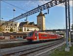 <U>150 Jahre Hochrheinbahn.</U>

611 030 kann endlich wieder von Schaffhausen das Ziel Basel in Angriff nehmen. Oktober 2013.